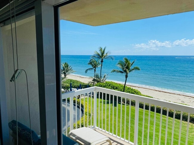 1069 Hillsboro Mile in Hillsboro Beach, FL - Foto de edificio - Building Photo