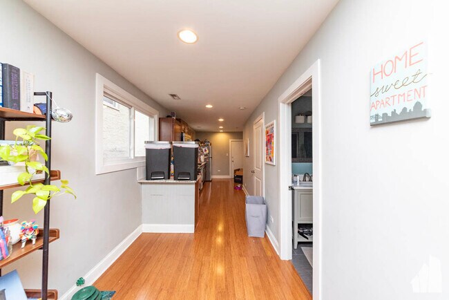 848 N Wood St, Unit 3 in Chicago, IL - Building Photo - Building Photo