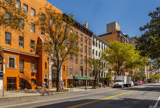 225 W 14th St in New York, NY - Foto de edificio - Primary Photo