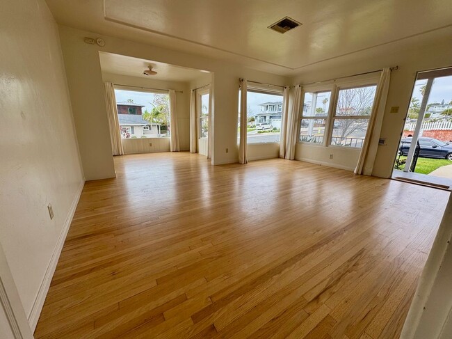 803 Van Nuys St in San Diego, CA - Building Photo - Building Photo