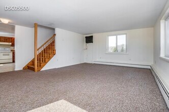 56 Pond Ln in Milford, NJ - Foto de edificio - Building Photo