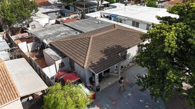 825 E 9th Ln in Hialeah, FL - Building Photo - Building Photo