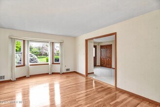 9 Adams St in Morganville, NJ - Building Photo - Building Photo