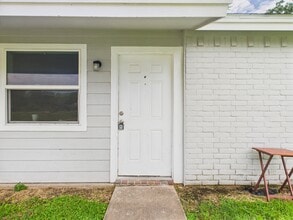 1900 Finfeather Rd in Bryan, TX - Building Photo - Building Photo