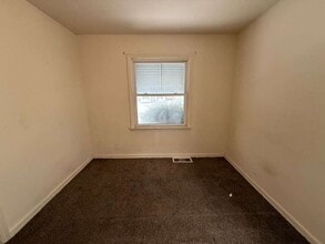 21111 Raymond St in Maple Heights, OH - Building Photo - Building Photo