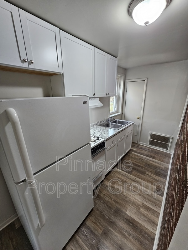 property at 834 N Leroy St