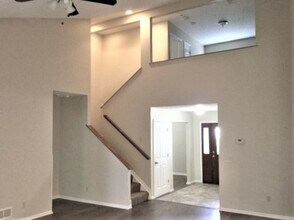 742 Keltoncrest Dr in Reynoldsburg, OH - Foto de edificio - Building Photo