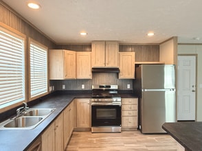 654 Walnut St in Westland, MI - Building Photo - Building Photo