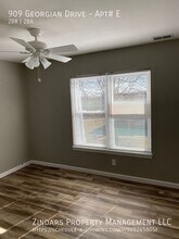 909 Georgian Dr in Danville, IL - Foto de edificio - Building Photo