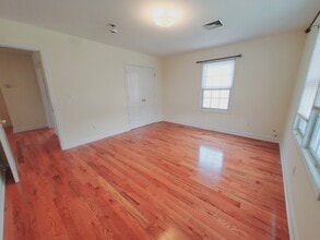 35 Woodrow St, Unit 2 in Stamford, CT - Building Photo - Building Photo