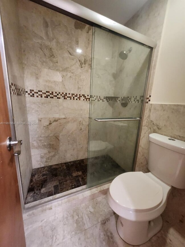 20005 NE 3rd Ct, Unit 6 in North Miami Beach, FL - Foto de edificio - Building Photo