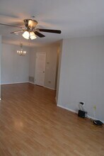 118 Waterford Dr, Unit WATERFORD DRIVE in Edison, NJ - Building Photo - Building Photo