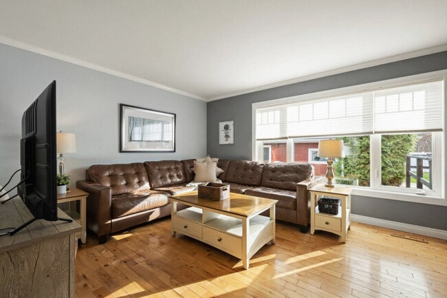 8212-8298 98 Ave NW in Edmonton, AB - Building Photo - Building Photo