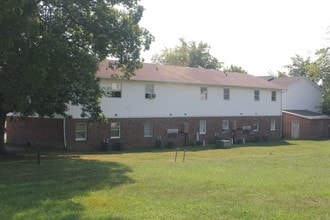 Elmwood Apartments in Boonville, IN - Foto de edificio - Building Photo