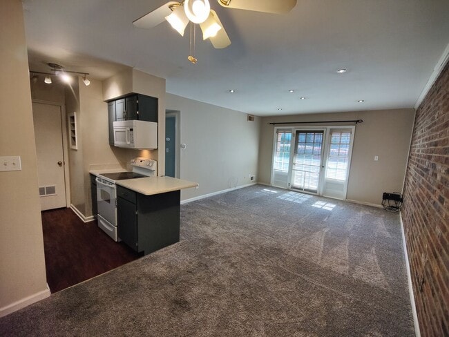 930 Margarite Dr in Pittsburgh, PA - Building Photo - Building Photo