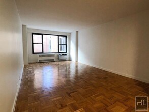 Fourth Avenue in New York, NY - Building Photo - Building Photo