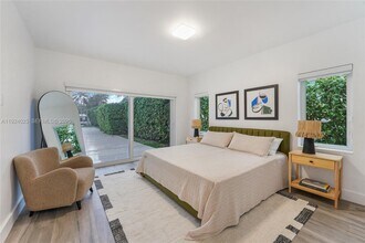 801 NE 76th St in Miami, FL - Building Photo - Building Photo