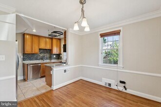 2718 S Uhle St in Arlington, VA - Building Photo - Building Photo