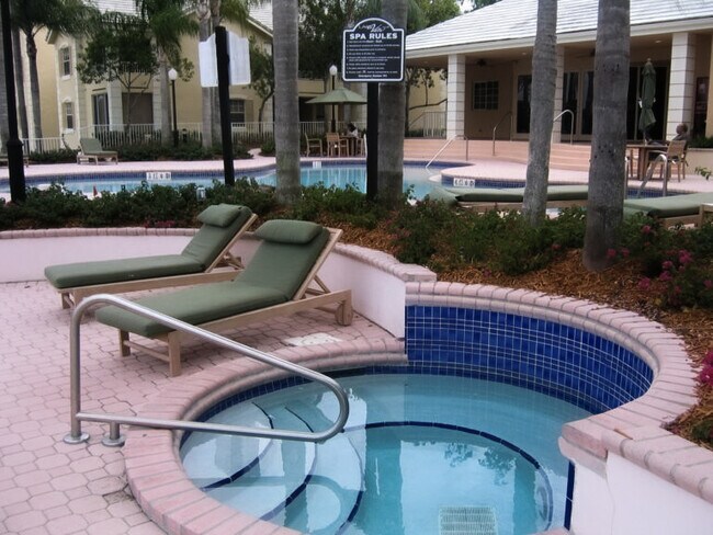 2861 N Oakland Forest Dr, Unit 307 in Oakland Park, FL - Building Photo - Building Photo