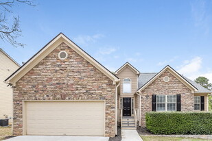 389 Franklin St in Braselton, GA - Building Photo