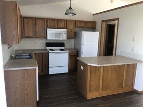 1342 N Aksarben Ct in Wichita, KS - Building Photo - Building Photo