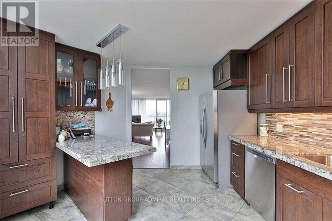 1131 Steeles Ave W in Toronto, ON - Building Photo - Building Photo