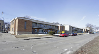 5525 N Teutonia Ave Apartments