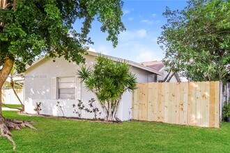 1105 Sonata Way in Royal Palm Beach, FL - Building Photo - Building Photo