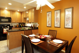 The Villas - IMMEDIATE MOVE IN AVAILABLE !! Apartments