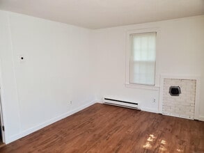 63 Schofield Rd in Willington, CT - Building Photo - Building Photo