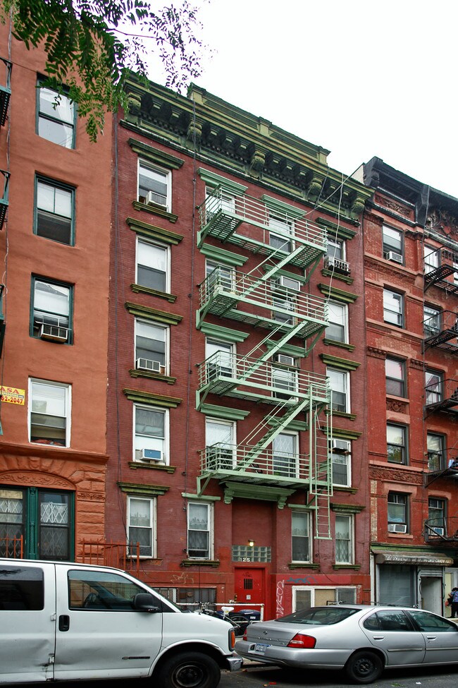 125 Henry St in New York, NY - Foto de edificio - Building Photo