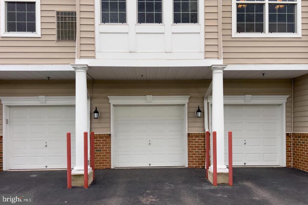 8600 Roaming Ridge Way in Odenton, MD - Building Photo