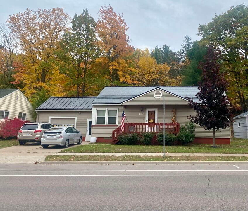 1825 W Fair Ave in Marquette, MI - Foto de edificio