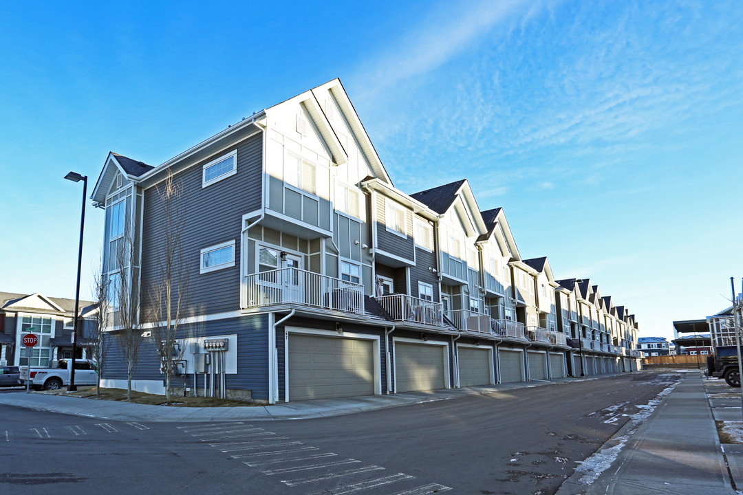 65 Evansridge Ct NW in Calgary, AB - Building Photo