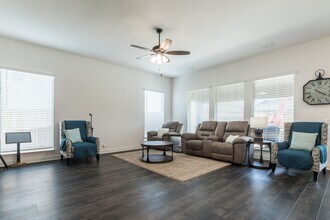 1073 Canuela Way in Justin, TX - Building Photo - Building Photo