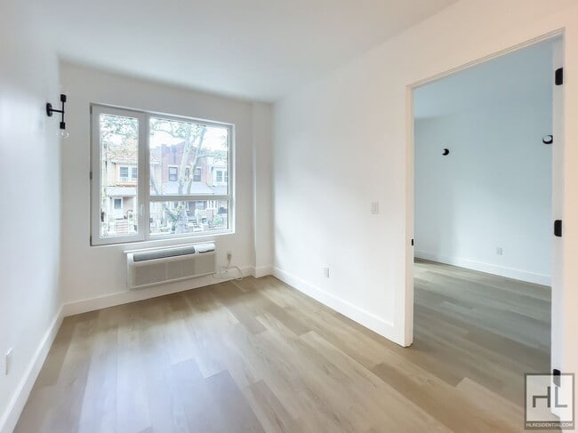 President Street / Spacious 1-Bed 1-Bath /