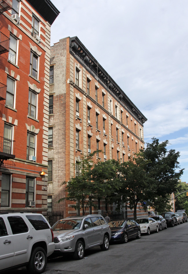 211 Wadsworth Ave in New York, NY - Foto de edificio - Building Photo