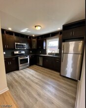 97 Walnut St, Unit 2B in Montclair, NJ - Building Photo - Building Photo