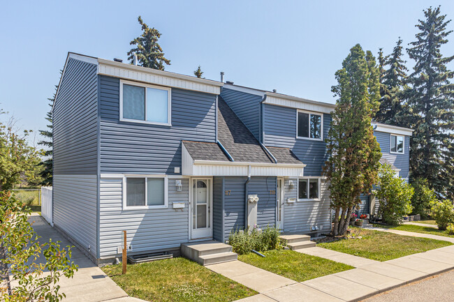 Riverbend Court in Edmonton, AB - Building Photo - Primary Photo