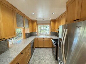 307 Cervantes Cir in Lake Oswego, OR - Building Photo - Building Photo