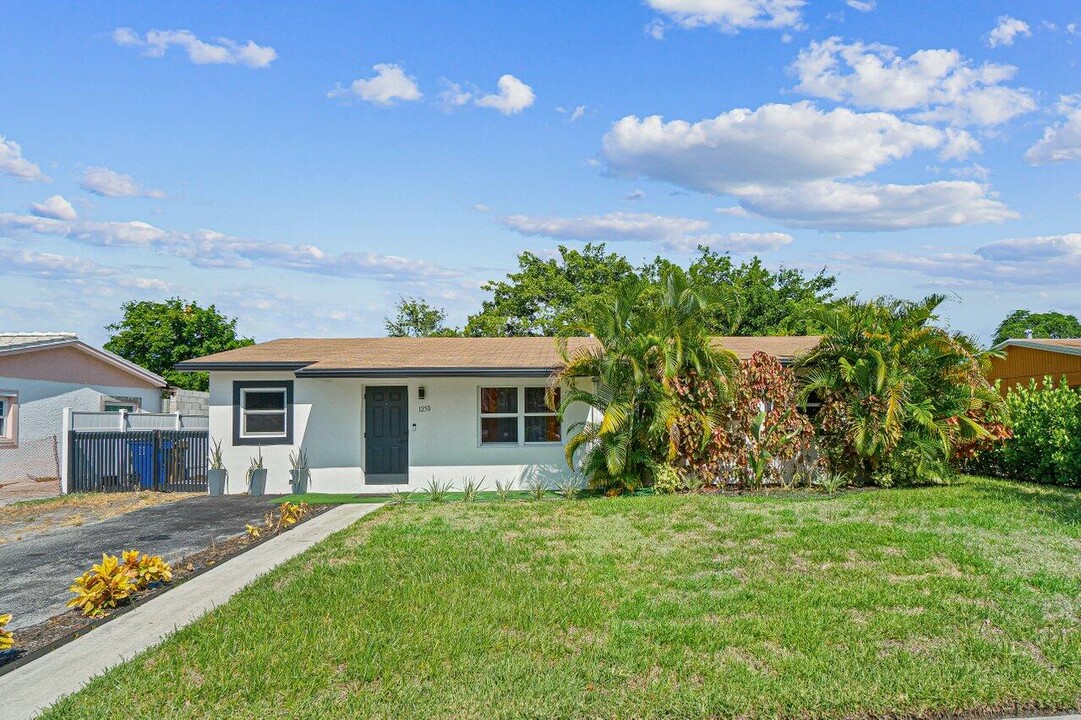 1250 SW 6th Ave in Deerfield Beach, FL - Building Photo