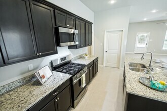 1033 Shadow Bluff Dr in Baton Rouge, LA - Building Photo - Building Photo