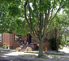 22 Norris Cres in Toronto, ON - Building Photo