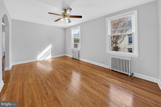 4701 Ravenswood Rd in Riverdale Park, MD - Building Photo - Building Photo