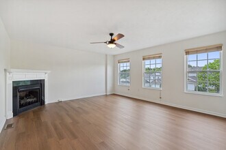 1228 Gneiss Dr in Mc Donald, PA - Foto de edificio - Building Photo