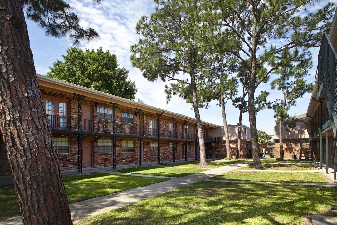 Courtland Park in Metairie, LA - Foto de edificio