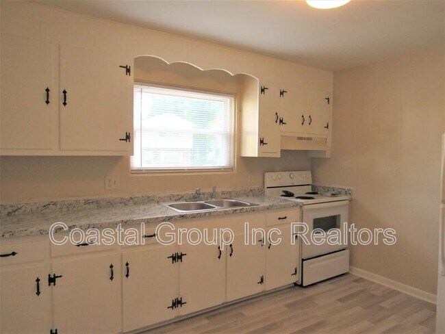 4928 Atterbury St in Norfolk, VA - Building Photo - Building Photo
