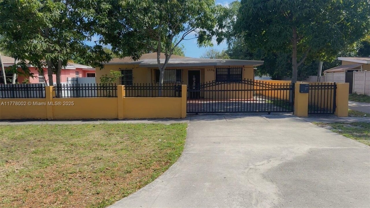 1330 NE 153rd St in North Miami Beach, FL - Building Photo