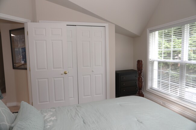 3059 Bellevue Way NE, Unit BELLEVUE 5 Bdrm home. LOC in Bellevue, WA - Building Photo - Building Photo