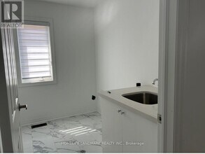 30 Donald Ingram Cres in Georgina, ON - Building Photo - Building Photo